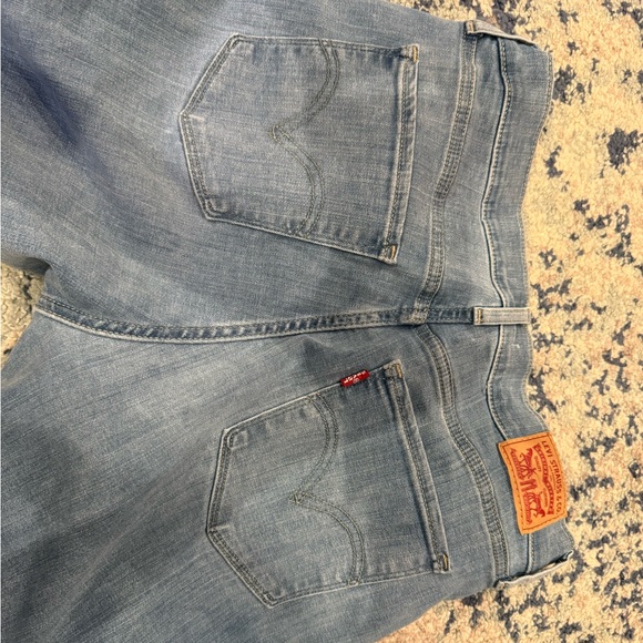 Classic Blue Women's Levi’s Jeans - Picture 3 of 4
